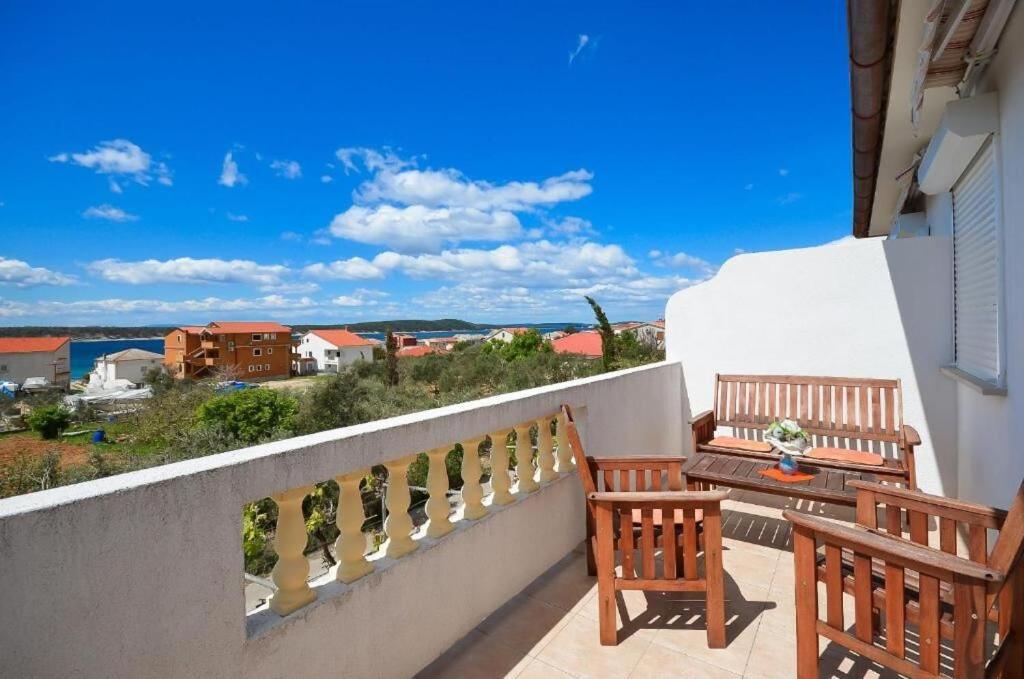 Apartments Biserka Barbat na Rabu Ngoại thất bức ảnh