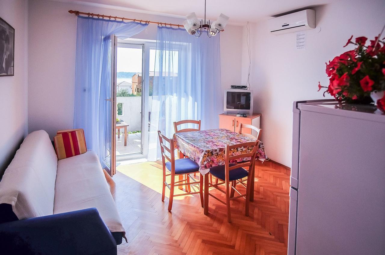 Apartments Biserka Barbat na Rabu Ngoại thất bức ảnh